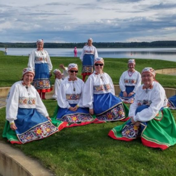 Võru Folk. Tamula järve ääres peale esinemist